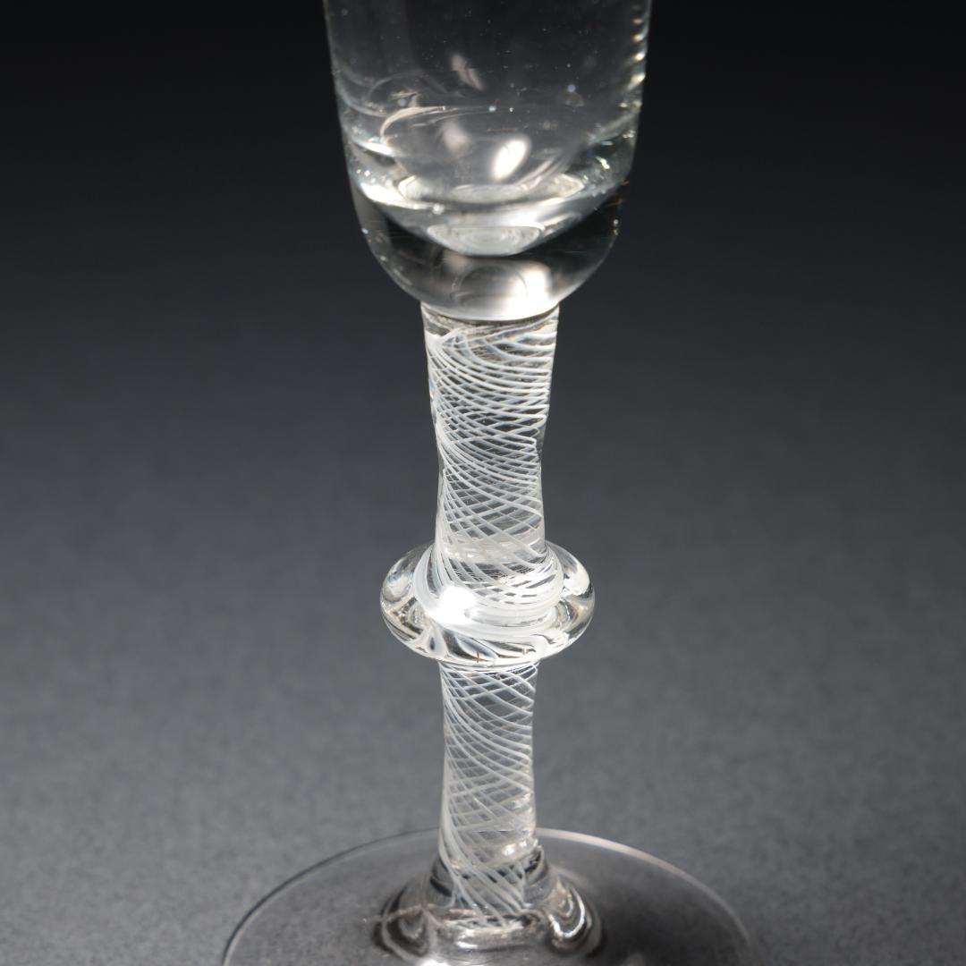 アンティークグラス　オペーク（乳白色）ツイストステム　ゴブレット　R1541ダI