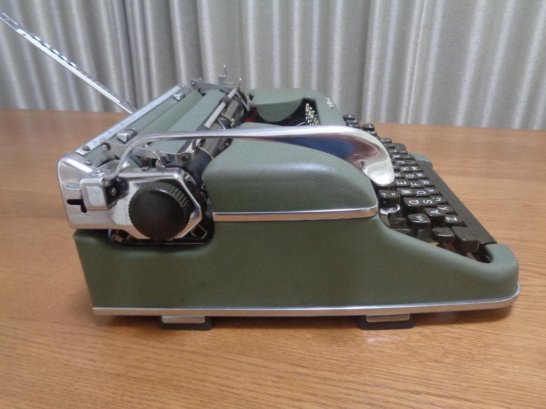 完動品　Olympia SM3 De Luxe　オリンピアタイプライター