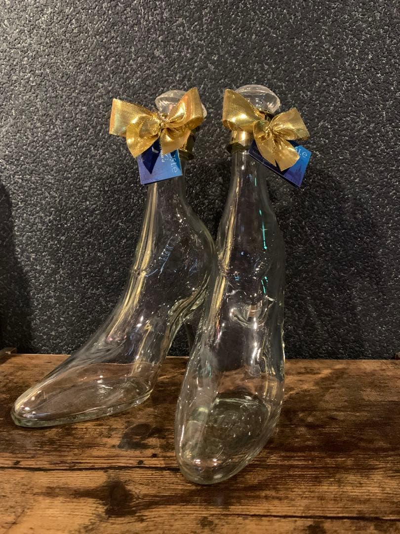 ガラス製ハイヒール型ボトル