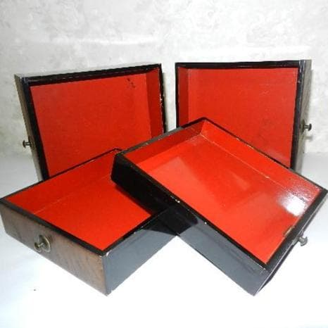 小さなアンティーク菓子箪笥（かしだんす）