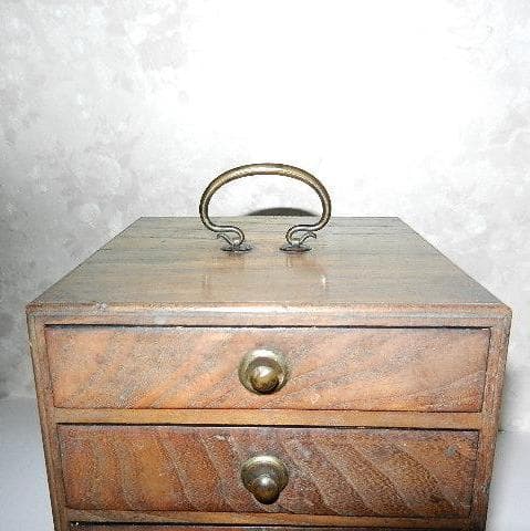 小さなアンティーク菓子箪笥（かしだんす）