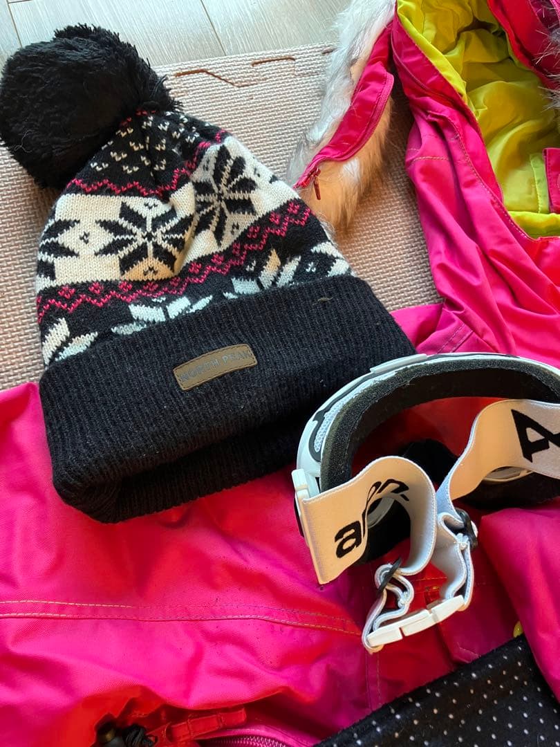 スノーボードウェアセット（ジャケット・パンツ・帽子・ゴーグル）