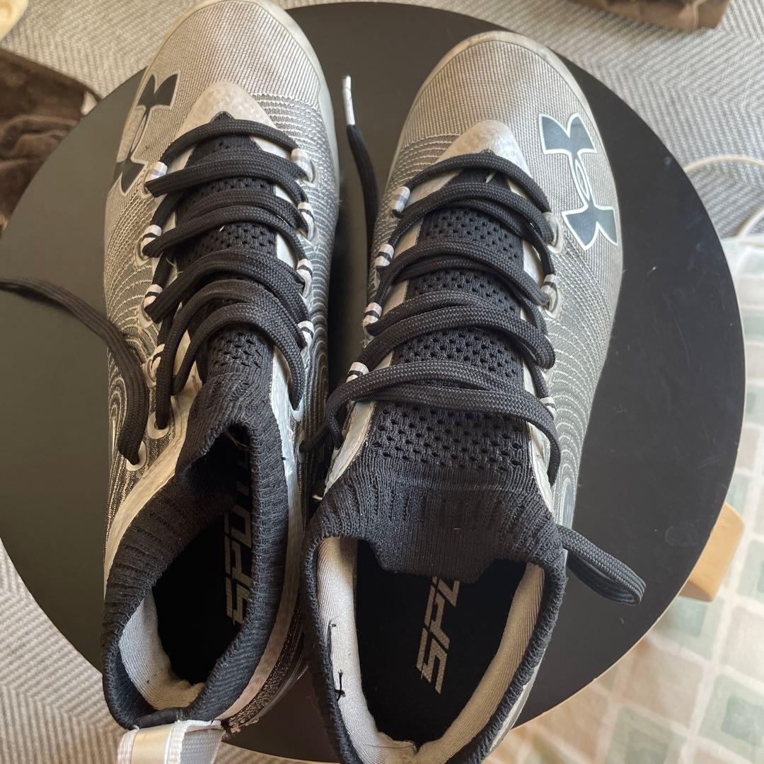 27.0 SPOTLIGHT MC 2018 ダークグレー・メタリックシルバー