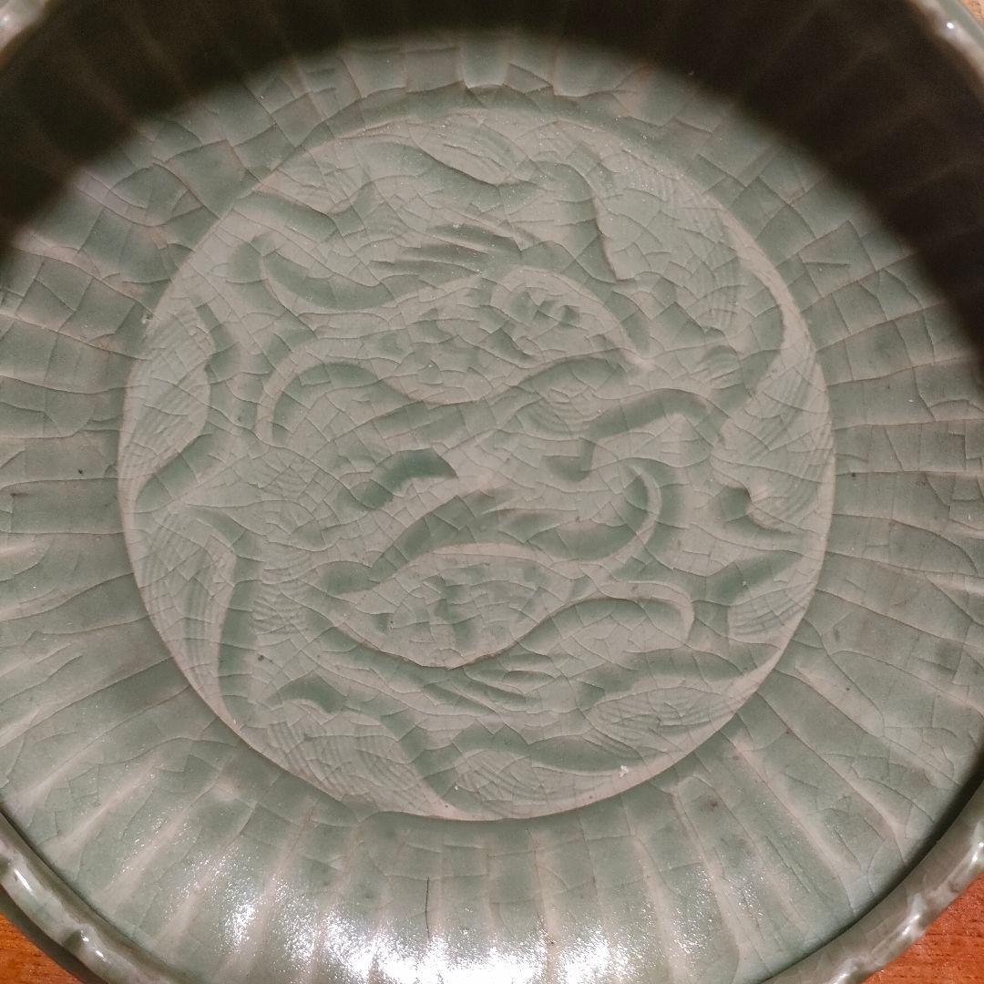 中国美術　青磁双魚紋皿　陰刻　時代物骨董　アンティーク　明　清