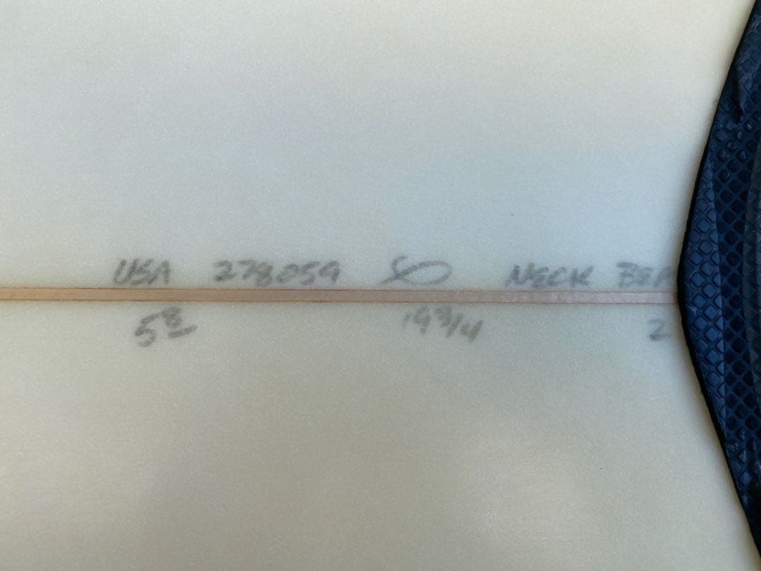 アルメリック ネックベアード2 5’8 チョップドテール AM2フィン付き