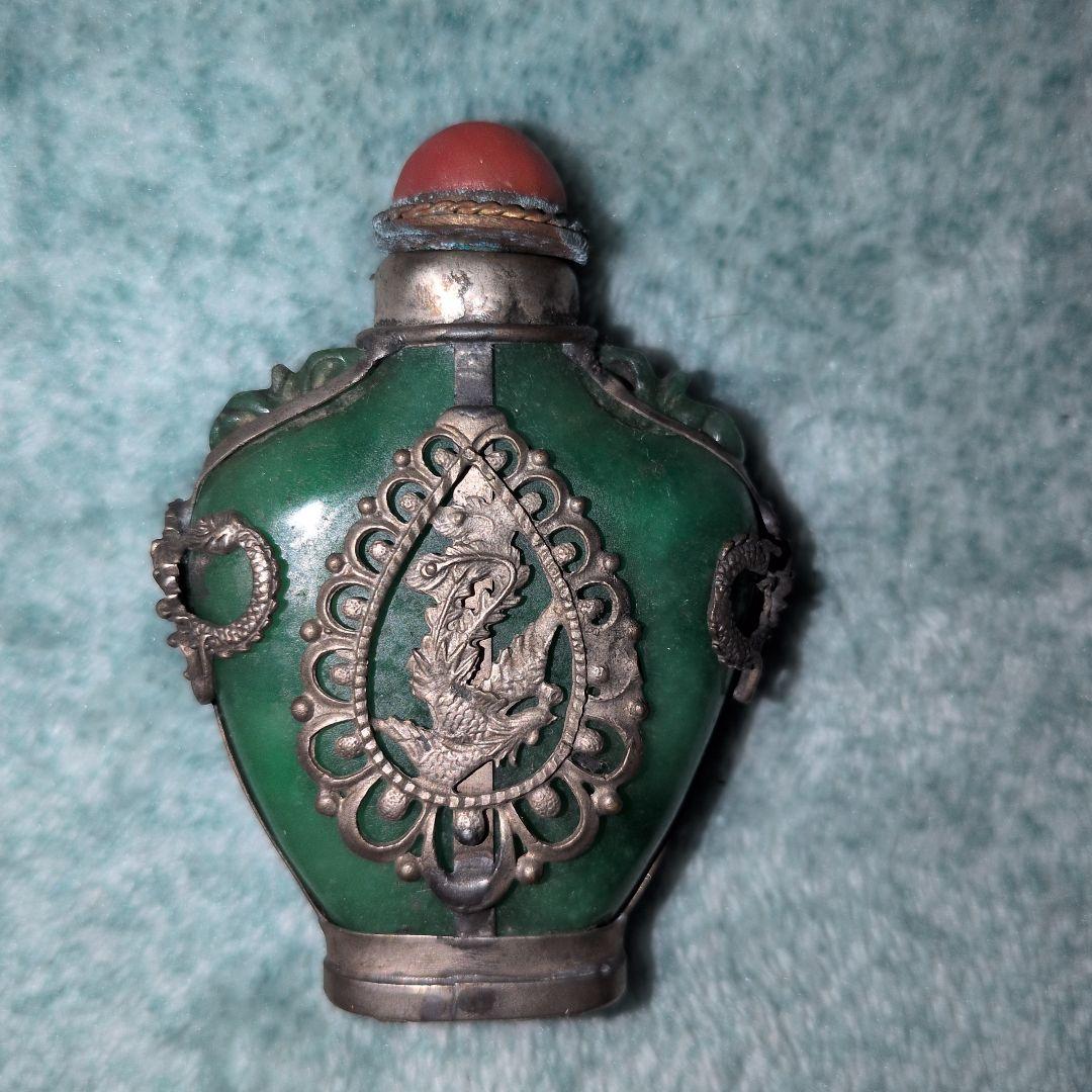 銀製のドラゴン緑色の鼻煙壺