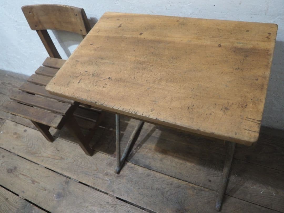1323 ①ヴィンテージ　レトロな学校机と椅子　テーブル　イス　古家具　子供用