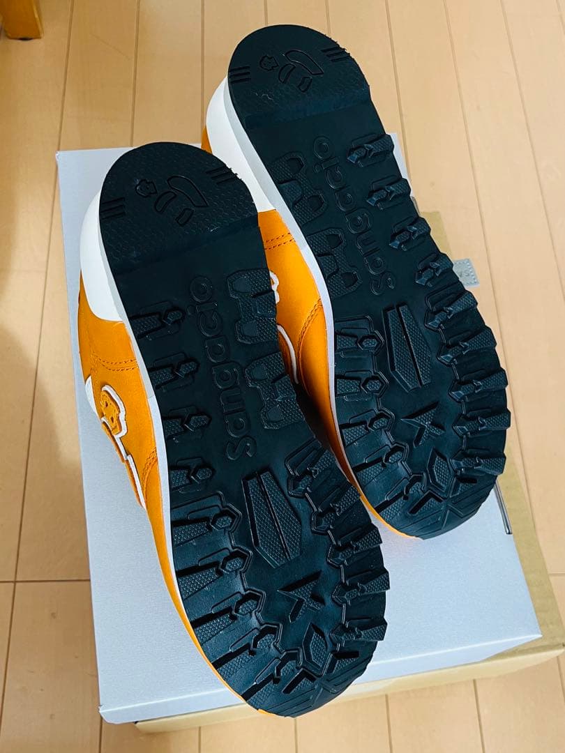 にゅ〜ず　オレンジ ランニングシューズ via SANGACIO 24.5cm