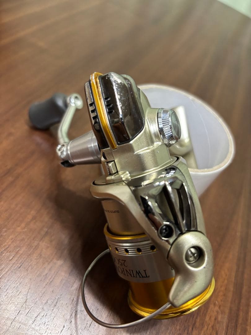 TWINPOWER mg2500S スピニングリール