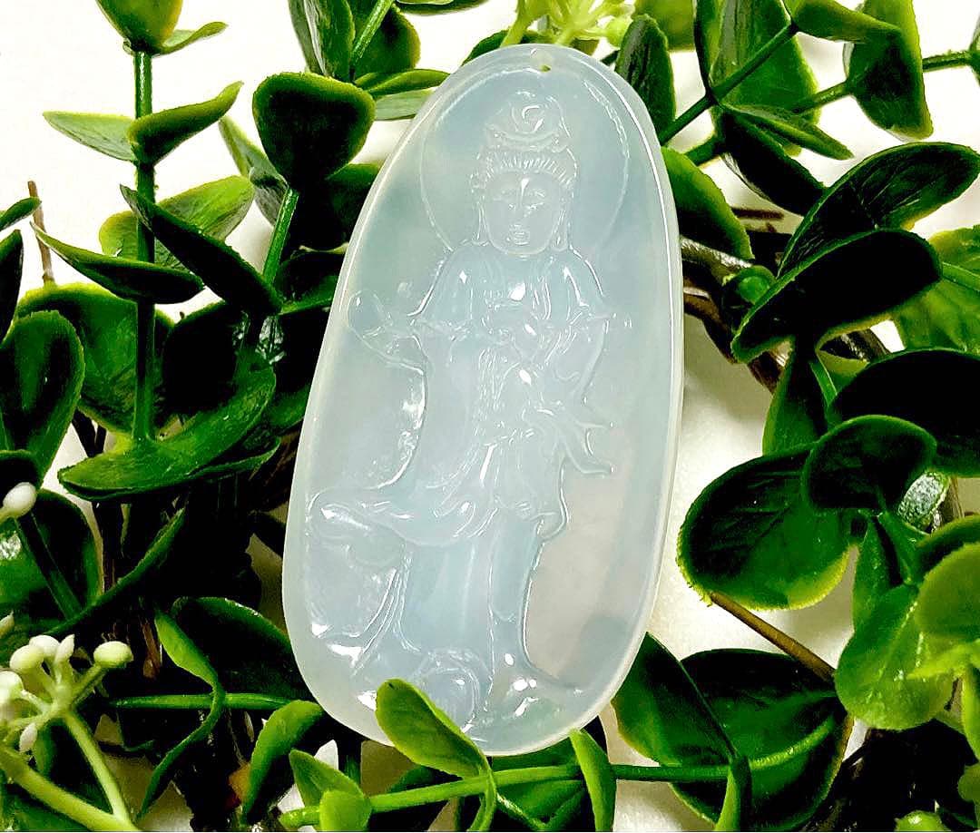 夢幻品質　秘蔵放出　神の力を授かった伝説の秘宝　古代天然白瑪瑙の観音神玉珮