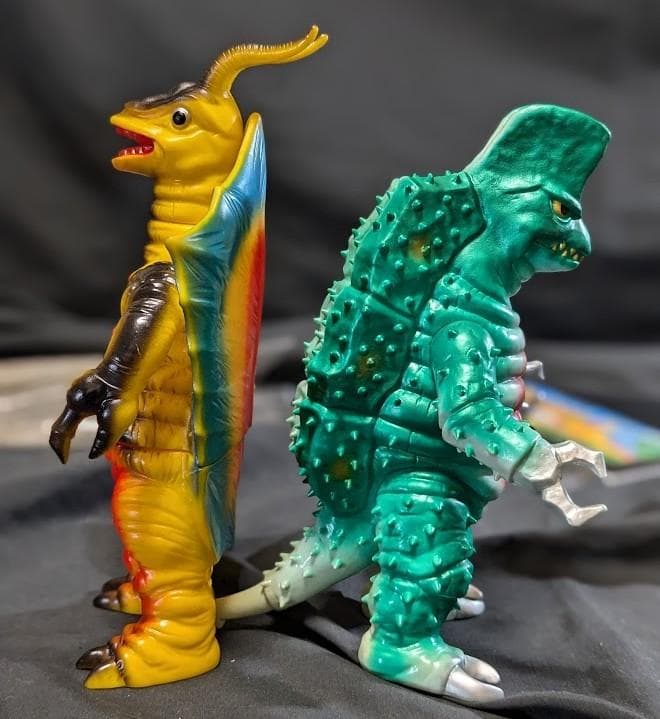 キングマイマイ成虫＆幼虫（ブルマァク復刻・怪獣郷）ソフビフィギュア２体セット