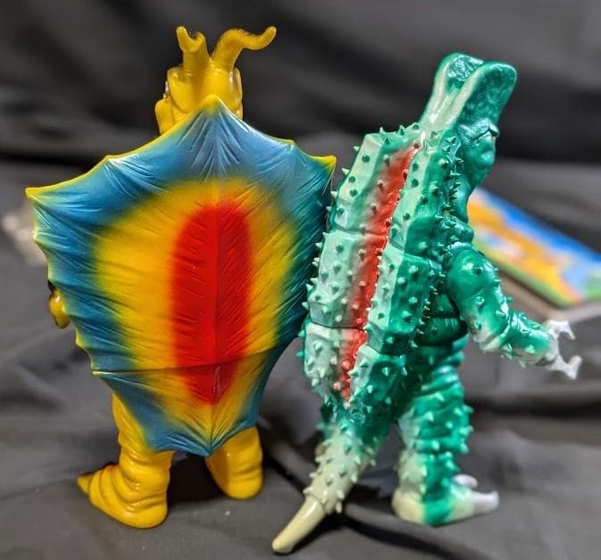 キングマイマイ成虫＆幼虫（ブルマァク復刻・怪獣郷）ソフビフィギュア２体セット