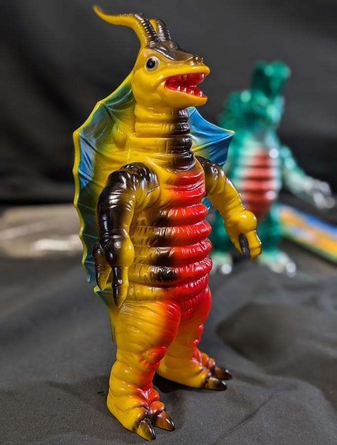 キングマイマイ成虫＆幼虫（ブルマァク復刻・怪獣郷）ソフビフィギュア２体セット