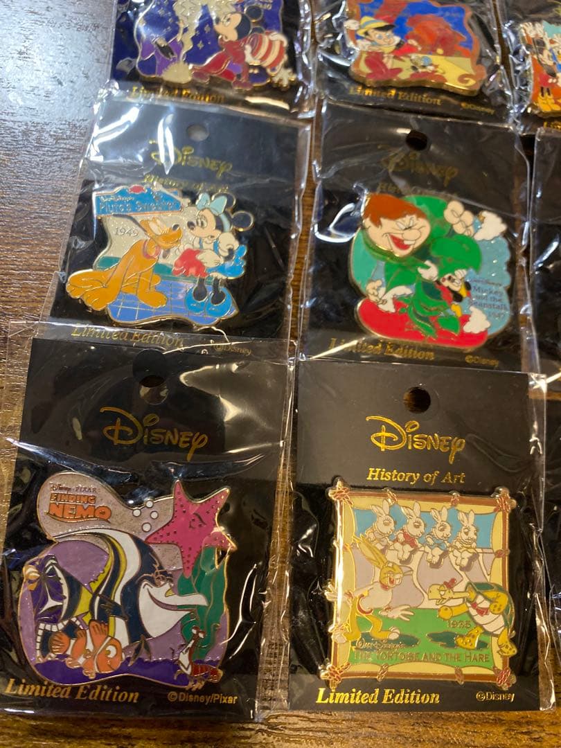 【レア】Disneyピンバッチ　コレクター向け　新品・台紙付き　16個セット♪