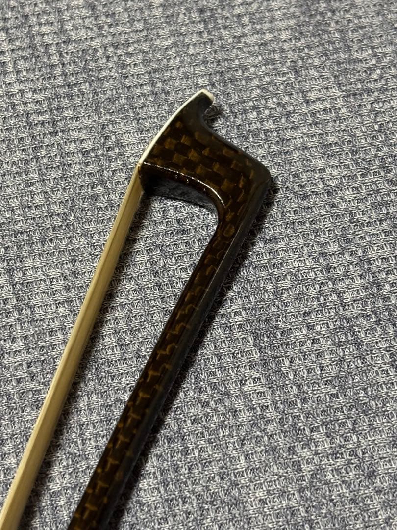 【試奏のみ】ほぼ未使用 カーボンファイバー バイオリン弓 4/4