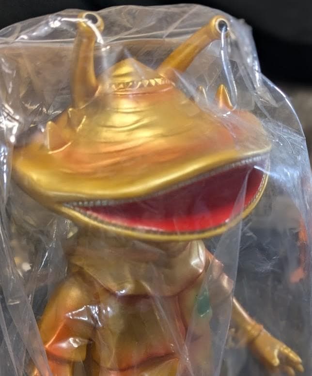 ジャイアントカネゴン＆ゴールド（ブルマァク復刻）未開封ソフビ他＋ビジュアル書籍