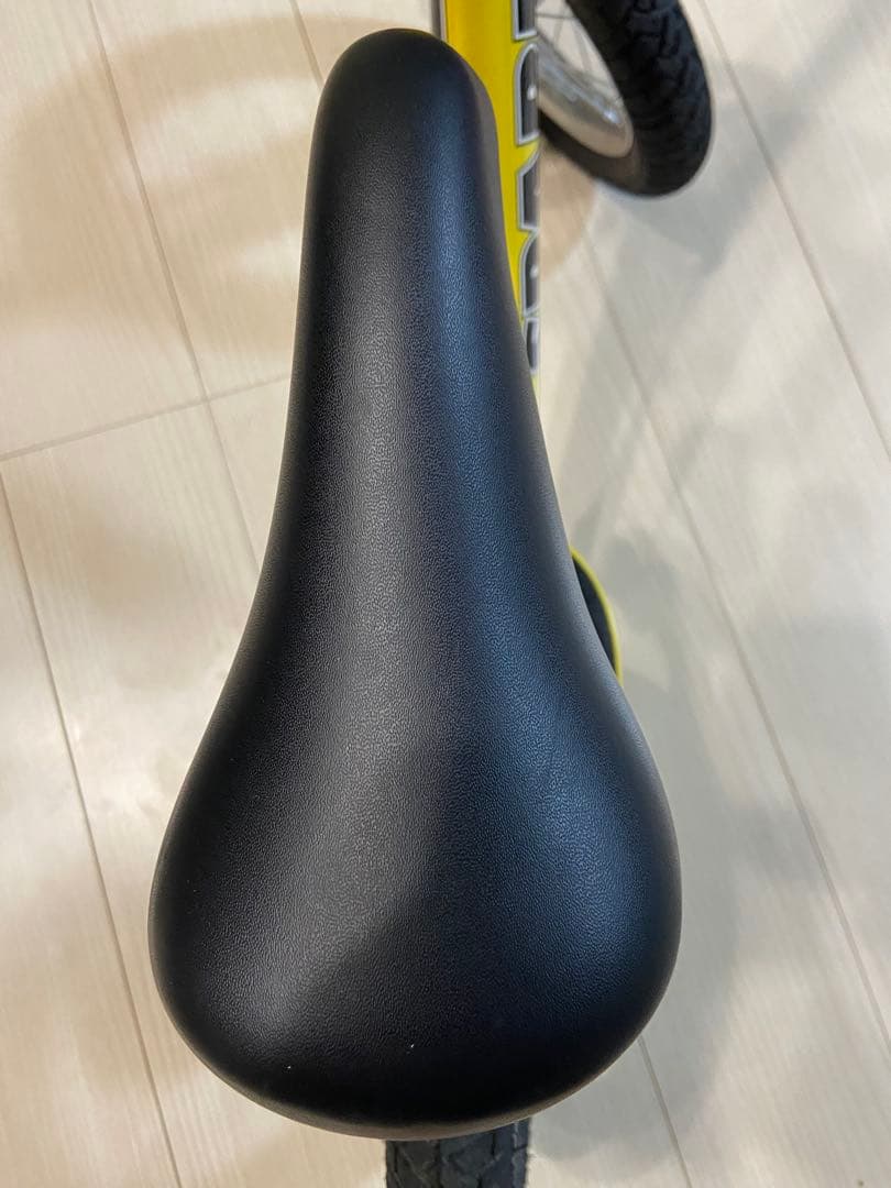 【送料込•中古】ブレーキ付きキッズバイクスパーキーSPARKYとヘルメットセット