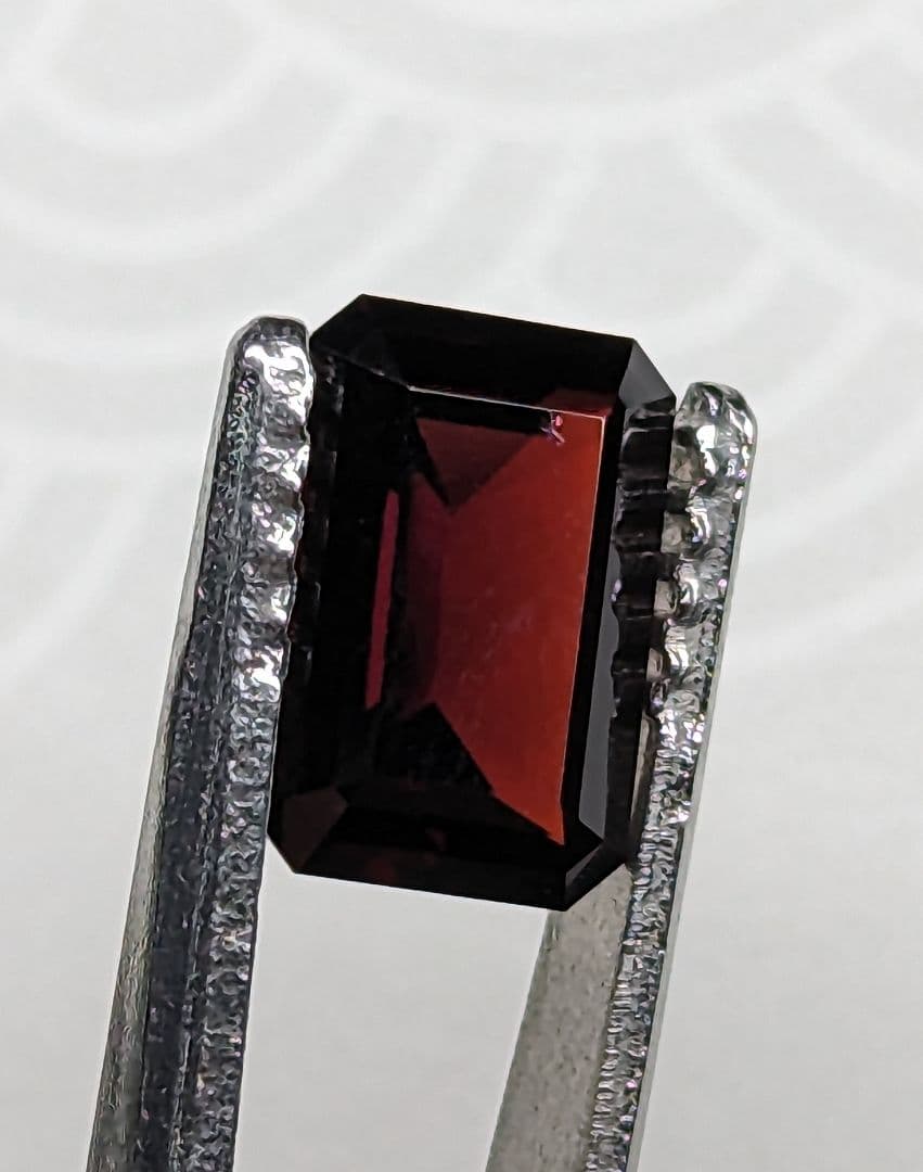 天然ガーネット 1.89ct エメラルドカット ルース