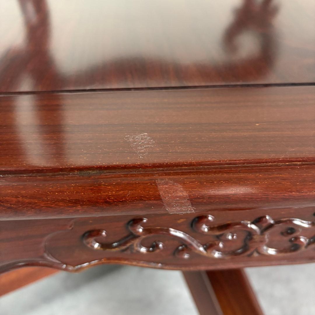 キャスター付き アンティーク調　透かし彫り チェア