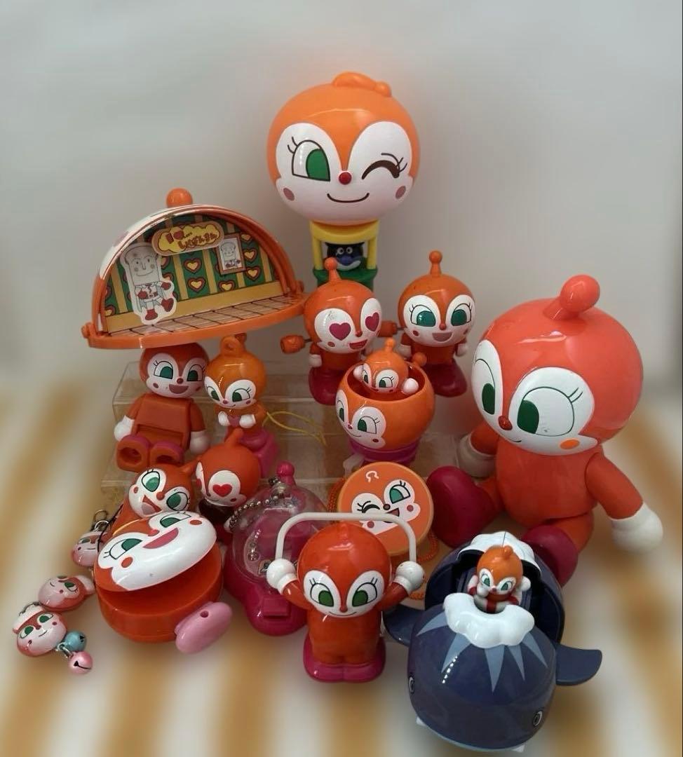 アンパンマン　ガチャガチャ　フィギュア　レトロ　ドキンちゃん　マスコット