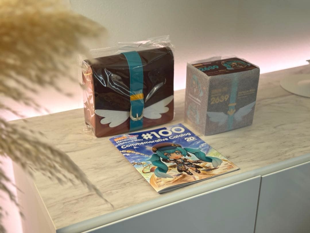 新品未開封　ねんどろいど 初音ミク 100番目の冒険Ver.特典付き ＋ポーチ