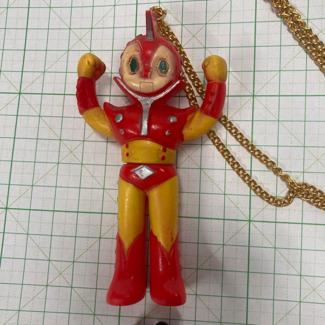 、1977年に放送特撮テレビ小さな ガンバロンの主人公ガンバロンソフビペンダント