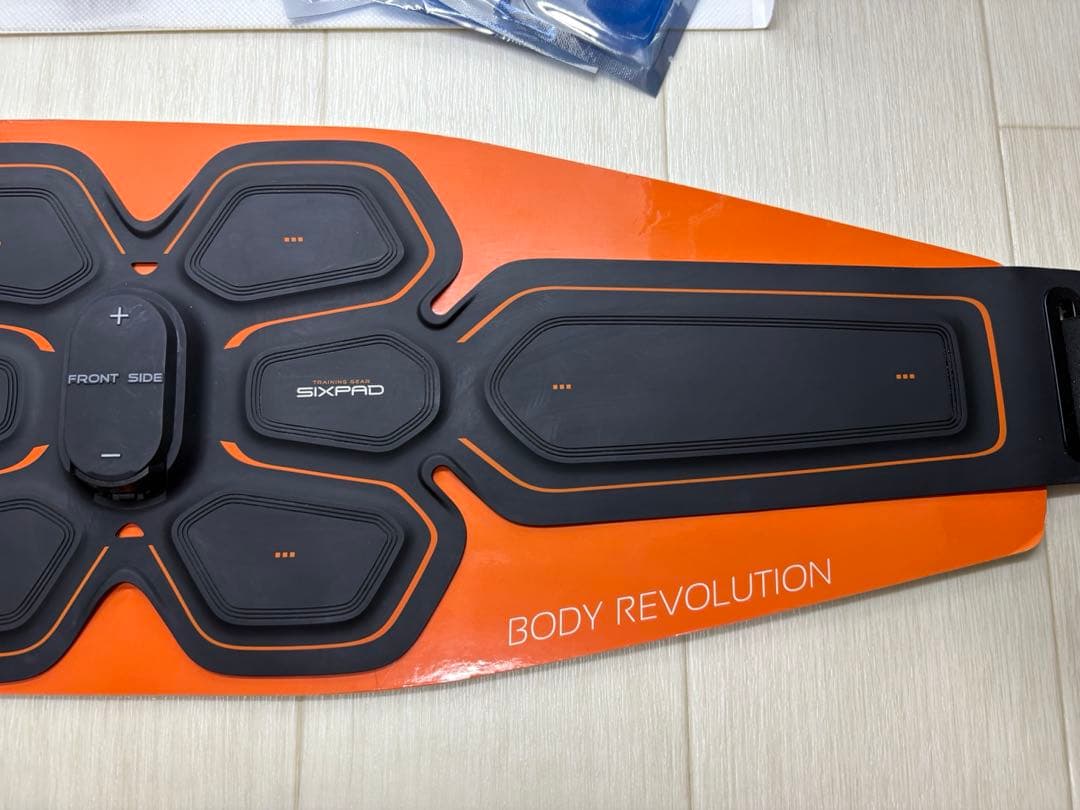 【美品】新品パッド付　シックスパッド　アブズベルト　S/M/L