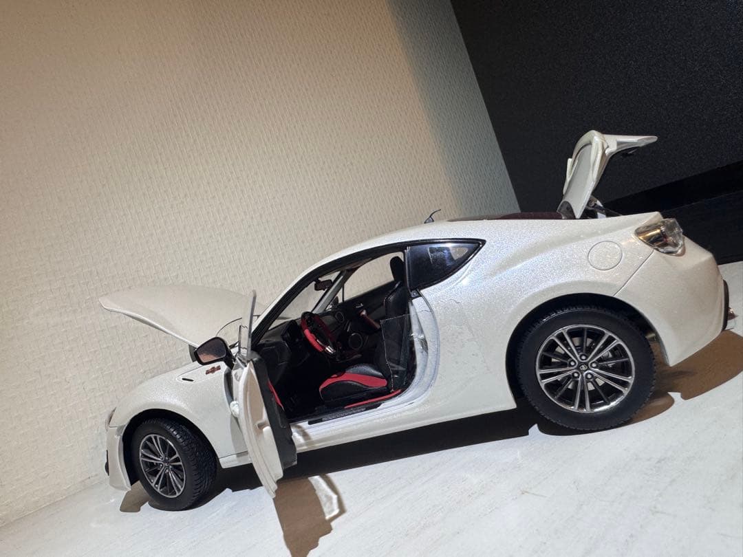 トヨタ86 ミニカー 白　 1/18