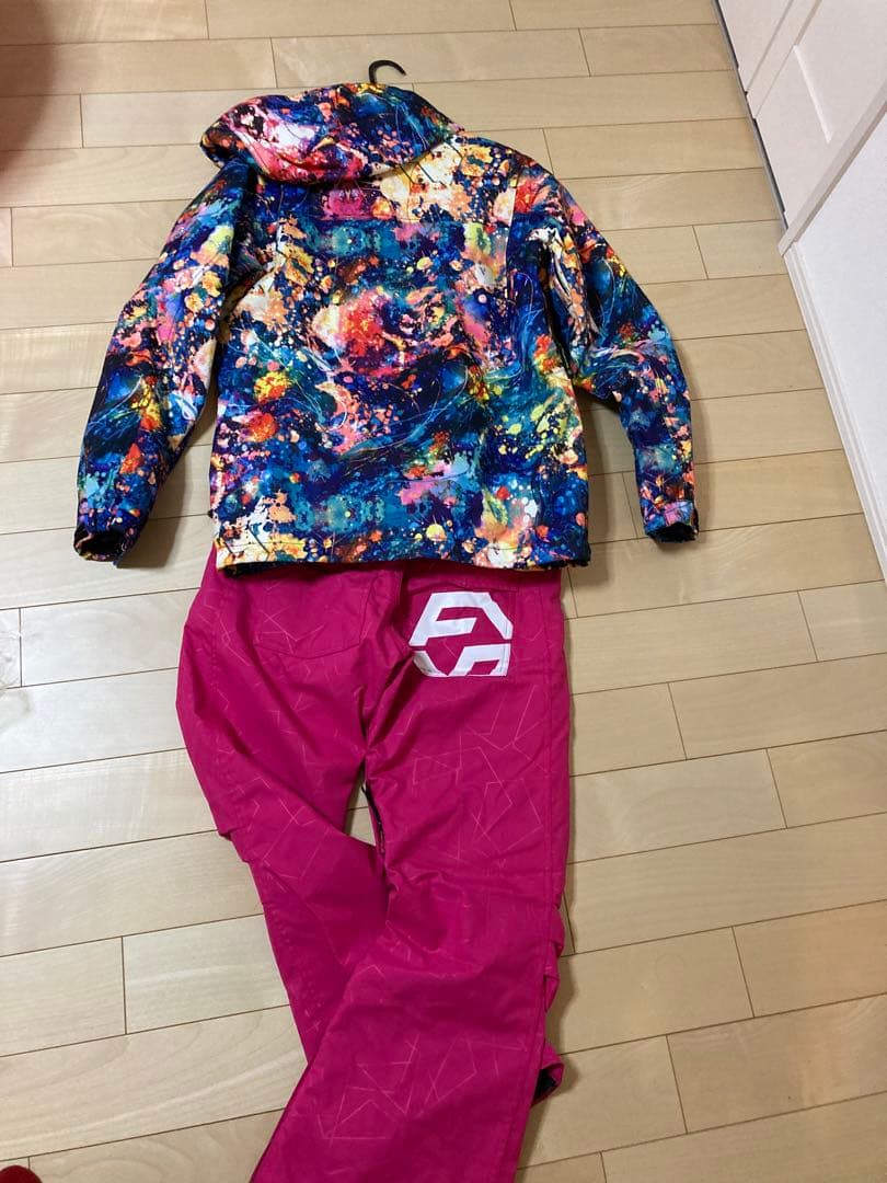 美品☆フォーナイン☆スノボウェア