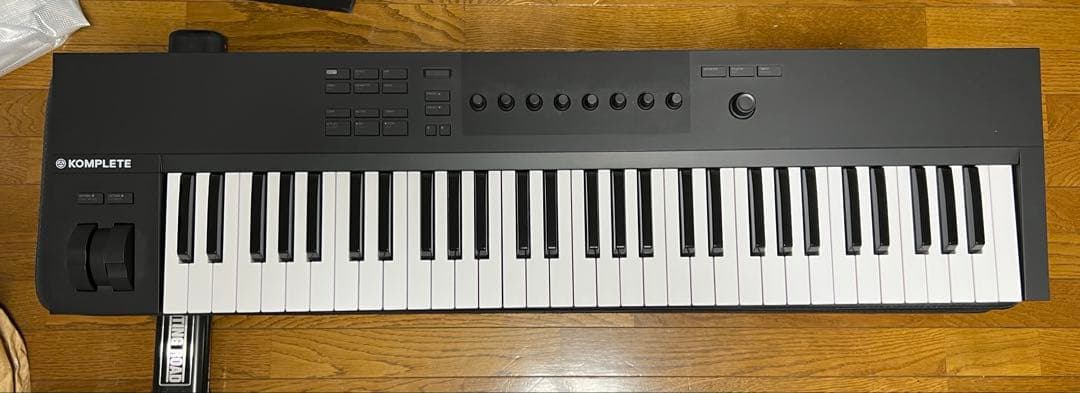 ソフトウェア付美品/KOMPLETE KONTROL A61 MIDIキーボード