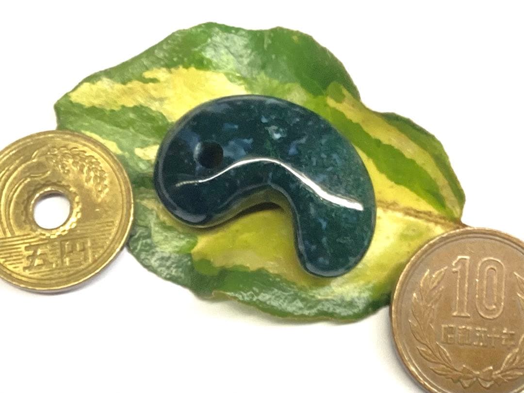 ✳最上位‼️出雲石【碧玉】勾玉　浮き草*雪輪のW文様入りのコレクション展示品お宝‼️