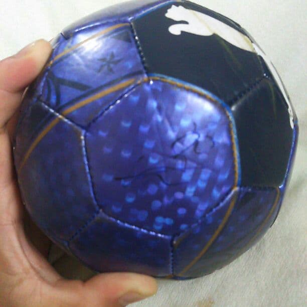 ブィッセル神戸に所属、増山朝陽選手のサインボール