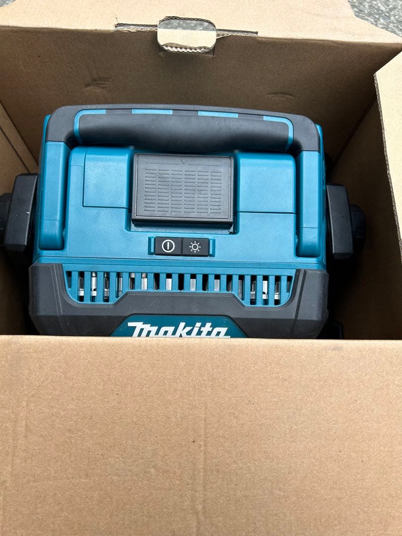 マキタ　充電式スタンドライト