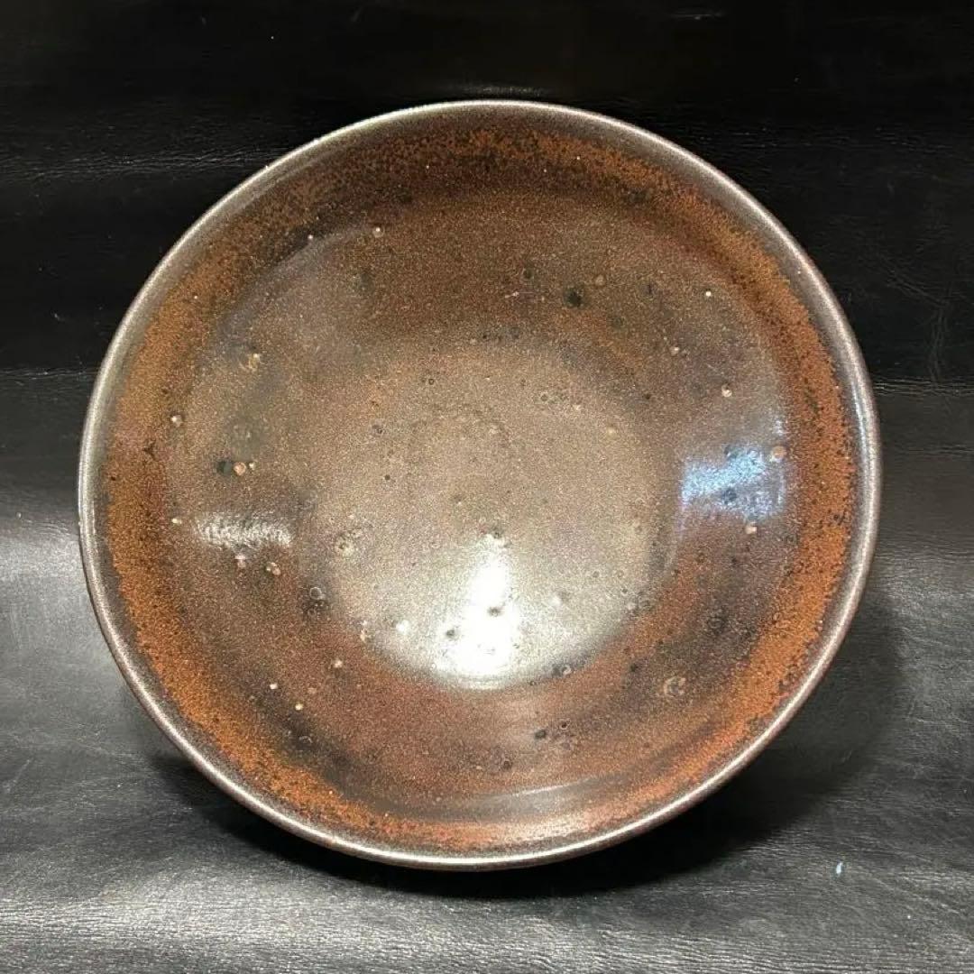 美しい古美術◾️蔵からかなり美しい黒い釉薬の天目平茶碗が出てきました。