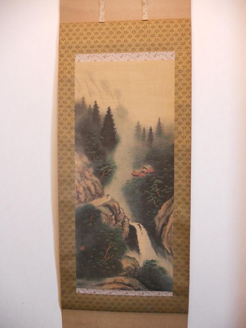 掛け軸 華風 彩色山水 絹本 希少 軸装 茶道具 掛軸 美品 です。