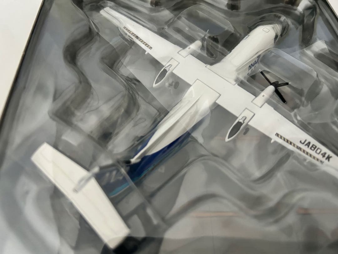 ANA DHC-8-300 スケール1:200 全日空商事