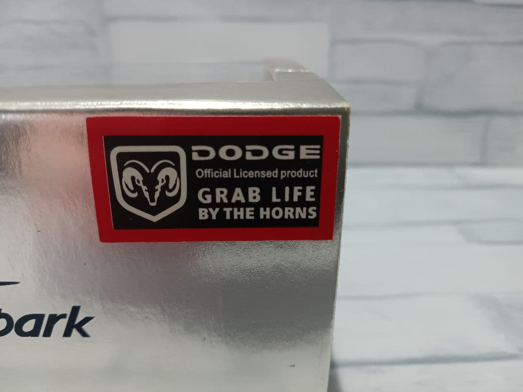 1/43 ダッジ　マグナム　MAGNUM　SRT-8 ミニカー　ブラック