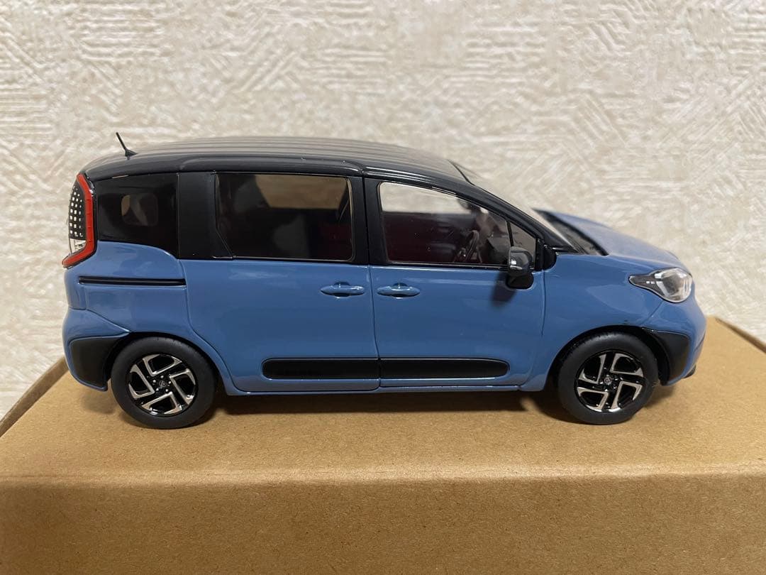 トヨタ シエンタ 1/30 スケールモデル 青