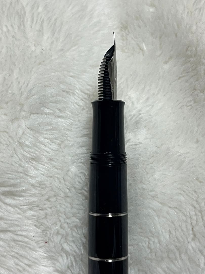 ☆新品未使用 ペリカン 万年筆 クラシック M215 ブラック ニブEF 極細☆