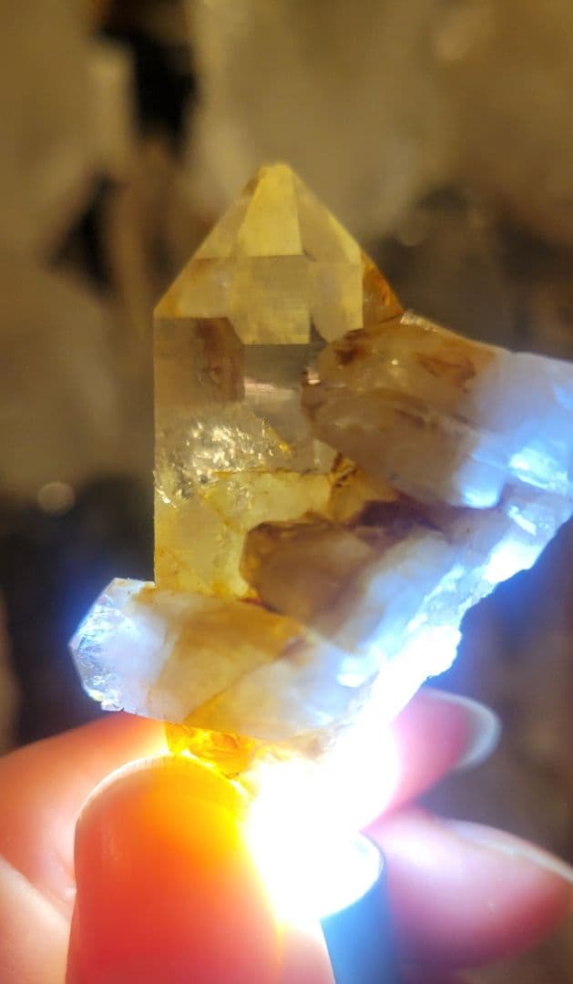 ！神聖　ヒマラヤ鉱山ガネーシュヒマール産 ヒマラヤ水晶ポイント 虹あり