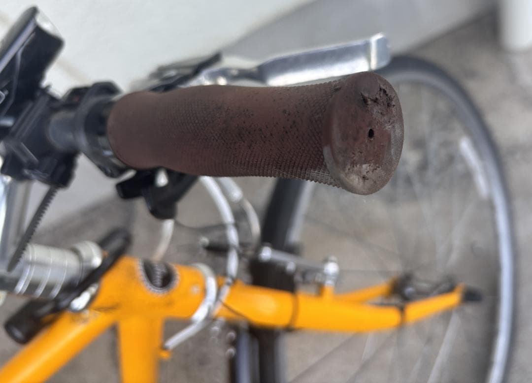 やす　アサヒ クロスバイク WEEKEND BIKES イエロー 7段変速