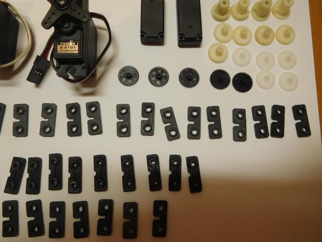 フタバ　 S3101 マイクロサーボ15個とその他まとめ売り