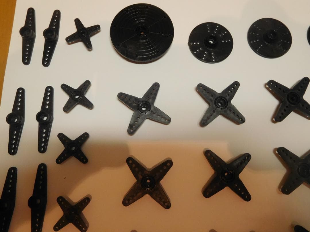 フタバ　 S3101 マイクロサーボ15個とその他まとめ売り