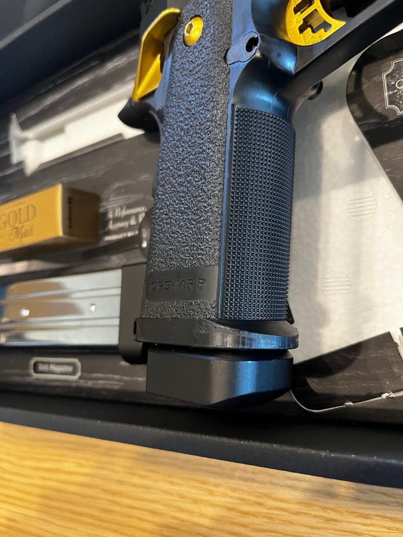 東京マルイHi-Capa 5.1 Gold Match マガジン、マグウェル付き