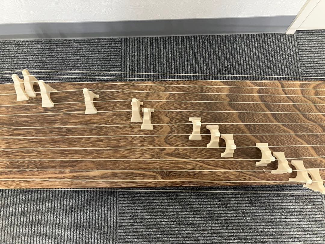 【良品】お琴 13弦 並甲 すだれ彫り 琴柱・ソフトケース付き