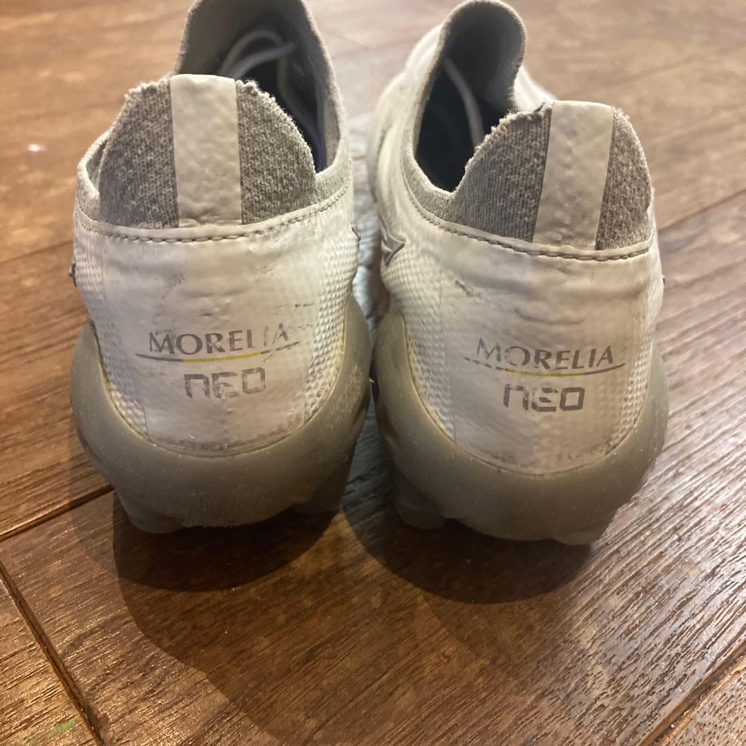 ミズノ　モレリア　ネオ3 β ジャパン　ホワイト　シルバー　23.5cm