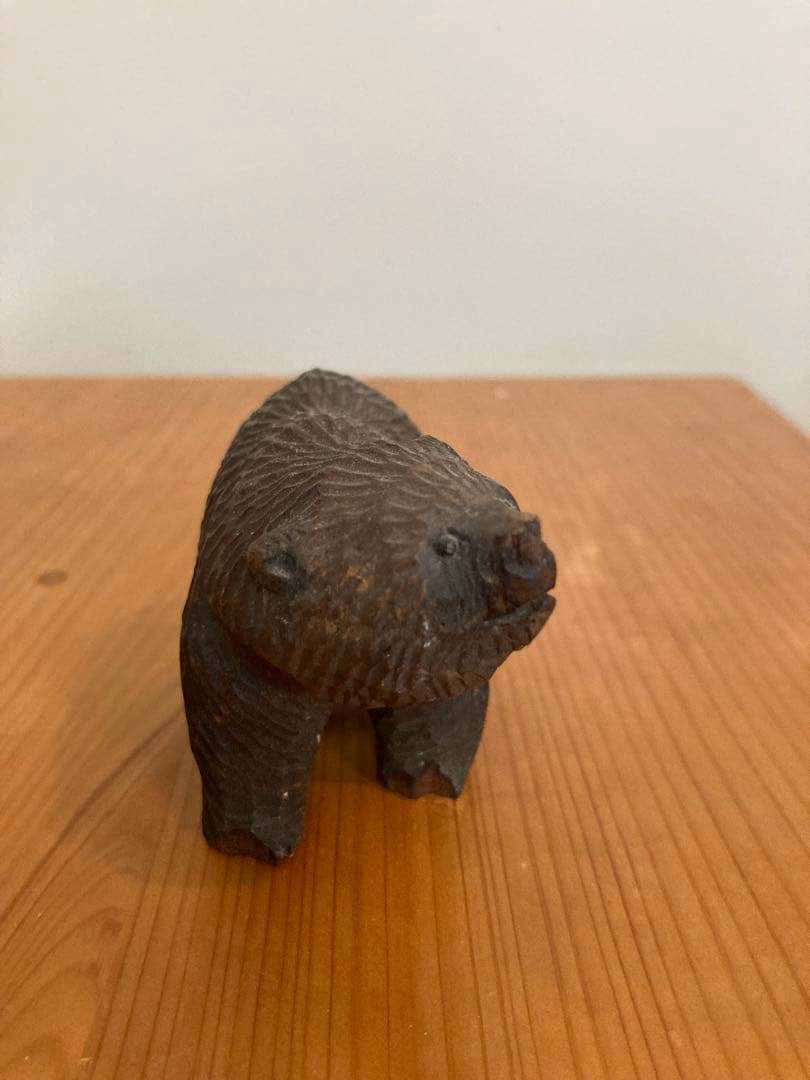 八雲　十倉金之　木彫り熊　銘あり