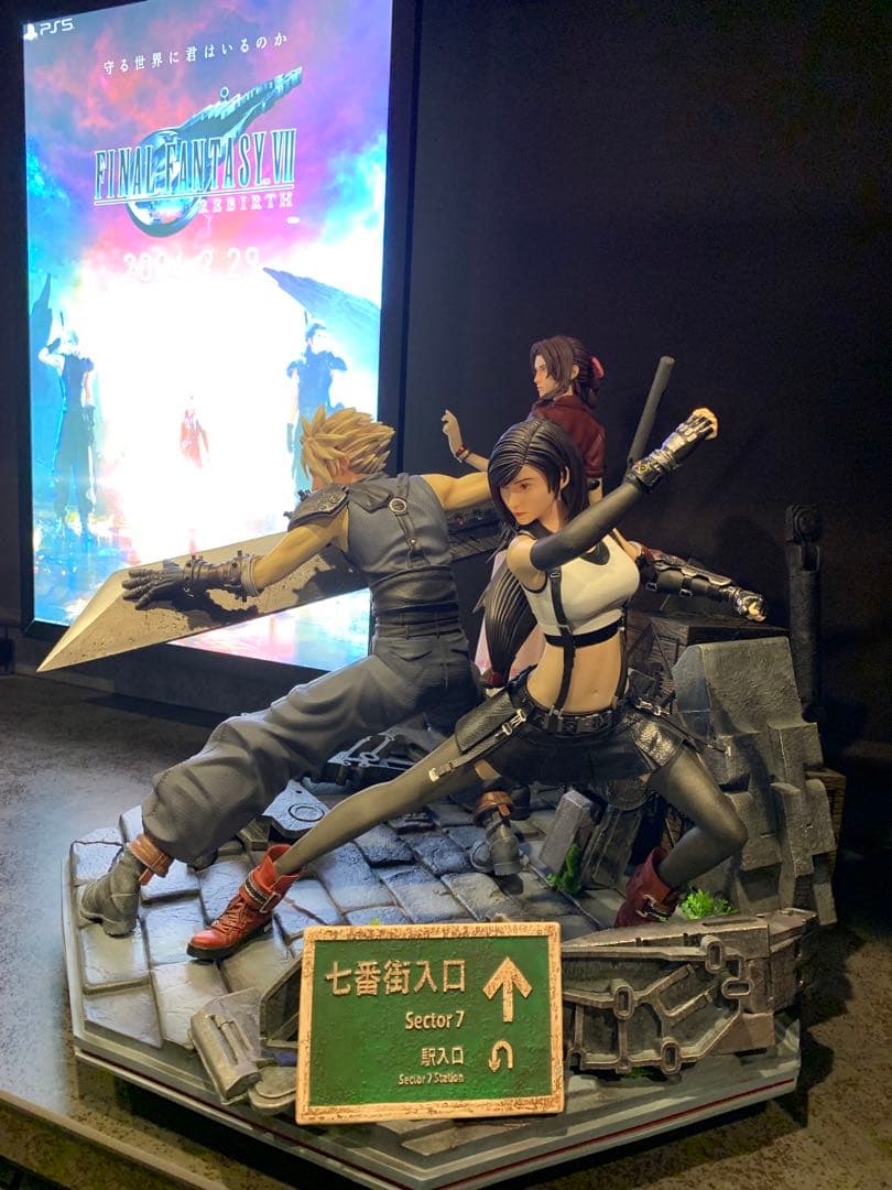 F4studio  ファイナルファンタジーVII   大型　スタチュー