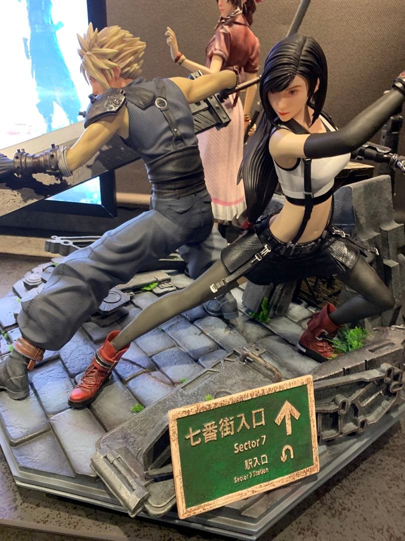 F4studio  ファイナルファンタジーVII   大型　スタチュー