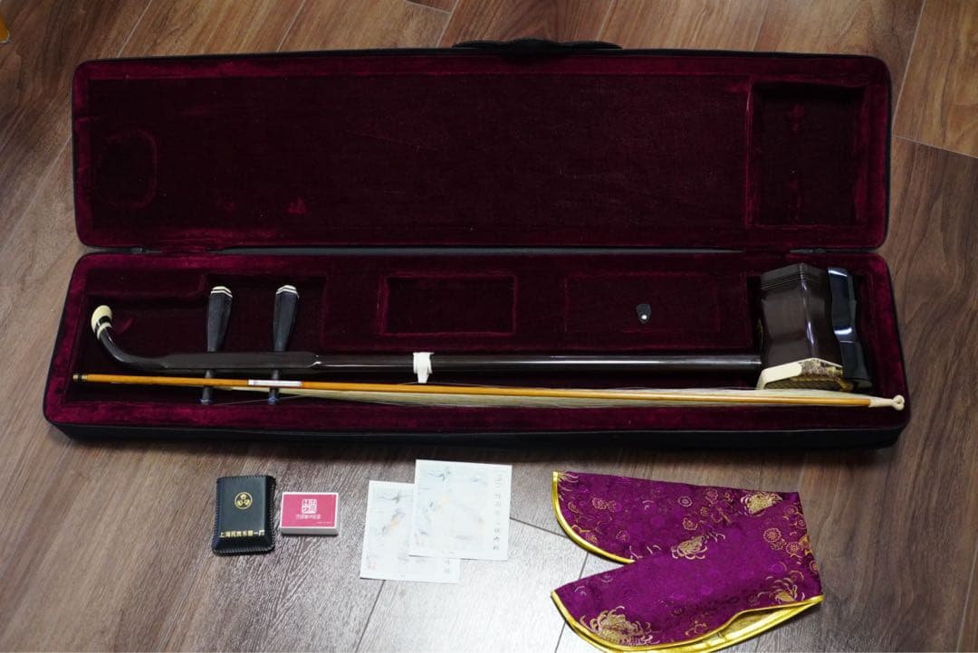 二胡 本蛇皮 革 ケース付き 敦煌杯　駒 弓 弦 美品 松香